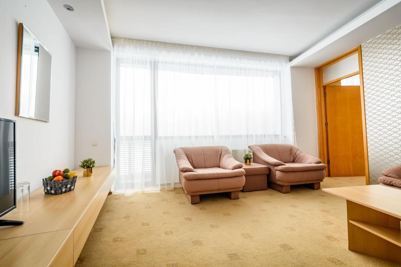 Hotel Andy Km 36 布加勒斯特 外观 照片