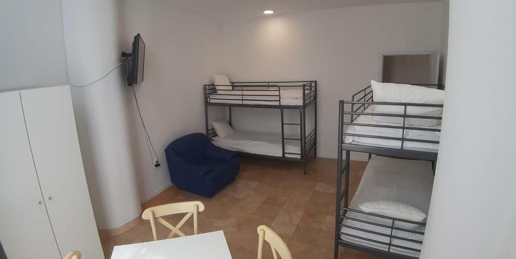 Hotel Andy Km 36 布加勒斯特 外观 照片